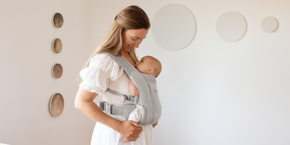 How to feed in your Ergobaby carrier!